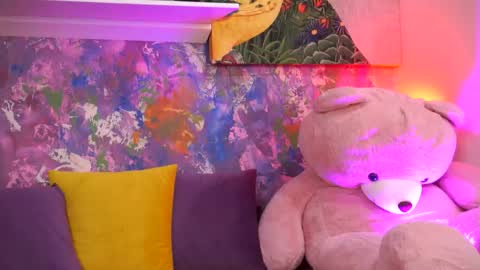 Ava online show from April 18, 10:20 pm