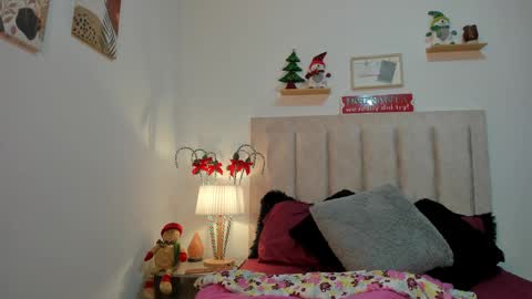 Avaline Help me reach 100 likes TRANSMISSION EVERY DAY FROM 39 PM online show from December 28, 11:16 pm