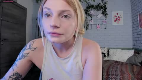 Ava online show from May 26, 2:27 pm