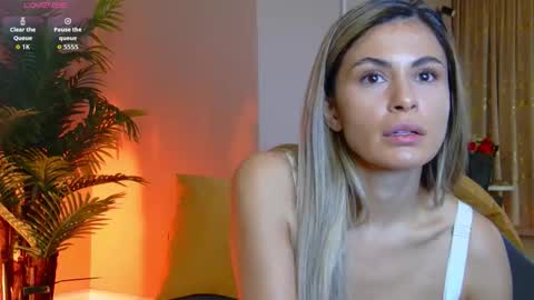 AVRILL CYRUX online show from December 23, 7:56 am