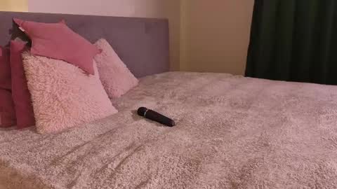 Avril online show from March 31, 10:32 pm