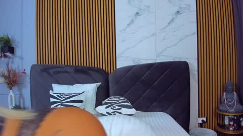 Ella online show from December 11, 5:32 am