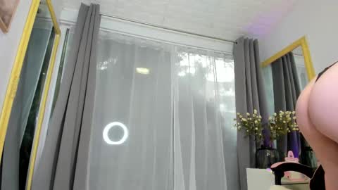 SundyRose online show from February 28, 9:09 am