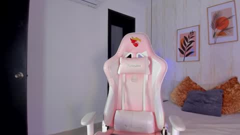 Ayleen online show from November 30, 1:15 pm