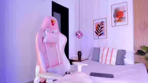 Ayleen online show from October 31, 1:37 pm