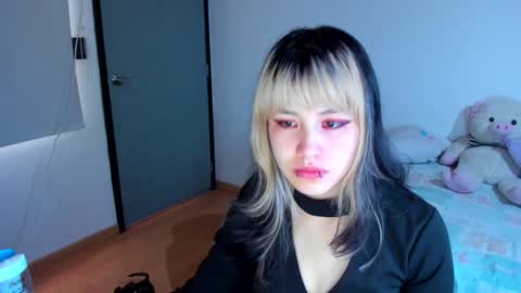 Azu Moure online show from December 7, 8:38 pm