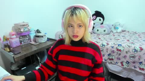 Azu Moure online show from September 19, 6:56 am