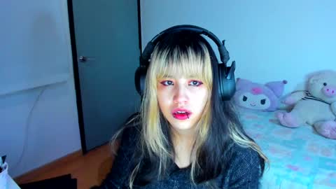 Azu Moure online show from January 13, 5:44 am