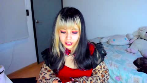 Azu Moure online show from December 29, 9:52 pm