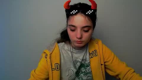 azumi_chan_ online show from October 12, 1:35 pm