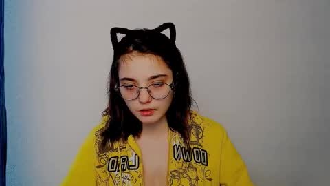 azumi_chan_ online show from January 19, 10:00 am