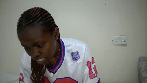 Shee online show from November 9, 1:07 pm