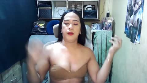 cassandra online show from April 19, 11:51 pm