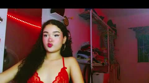 babybombom08 online show from May 14, 1:44 am