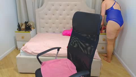 Angela online show from February 1, 1:30 pm