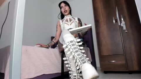 Bratty Lanita - independent online show from December 23, 7:20 pm