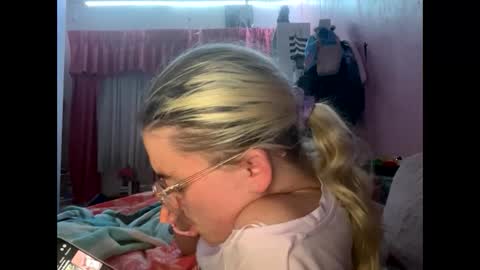 baddieprettypussy online show from March 12, 5:26 pm