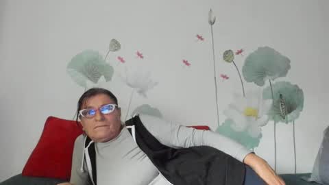 Gina online show from October 4, 1:06 pm