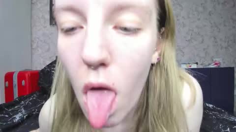 holly online show from October 14, 3:47 pm