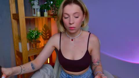 Elly online show from March 9, 4:04 am