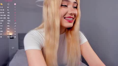 Mia online show from May 19, 5:31 pm