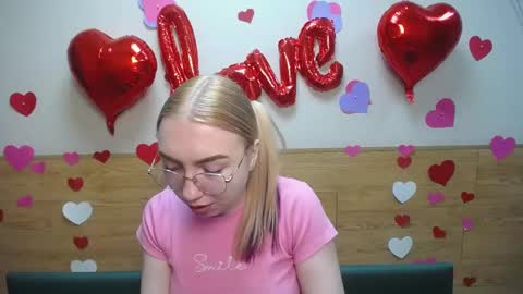 BeatriceFlyy online show from February 18, 8:27 am