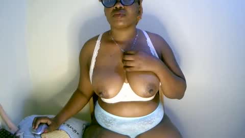 beautifulpeach2 online show from February 6, 3:37 am