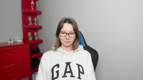 Zoe online show from March 26, 9:00 am