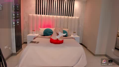 Am Becca online show from February 20, 8:58 pm