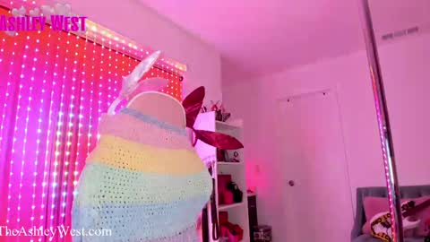  Ashley West  online show from May 22, 5:16 am