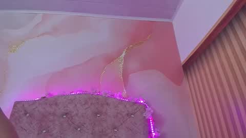 Melanie  online show from December 3, 10:39 am