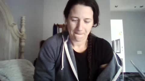 Bella online show from February 7, 11:45 pm