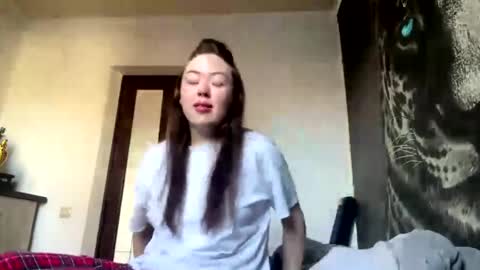 Hanna here Welcome  online show from March 25, 2:28 am