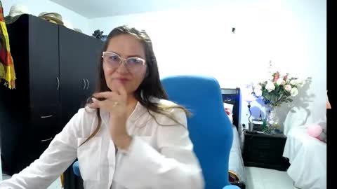 Bella online show from October 1, 10:37 pm