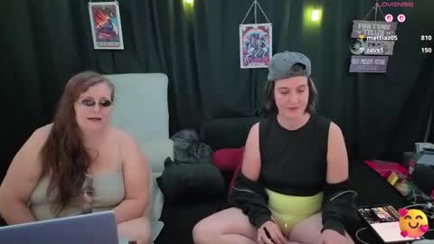 Bella James online show from November 12, 5:00 pm