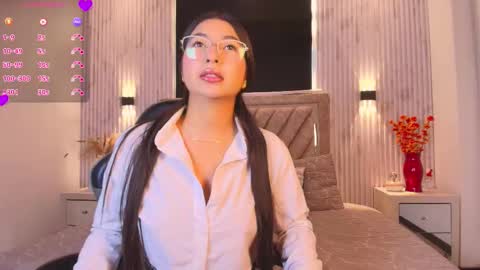 bella_martini_ online show from March 21, 12:10 pm