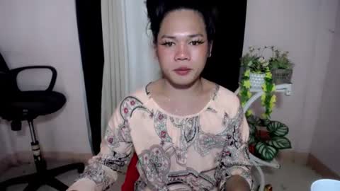 bella_ngo online show from June 18, 11:04 am