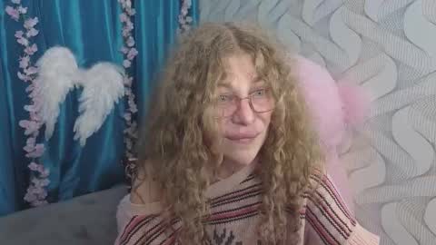 Bella online show from December 18, 2:22 pm