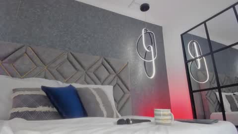 Cris online show from March 3, 8:04 pm