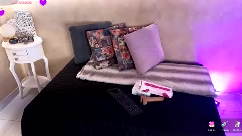 bellarooux online show from December 15, 11:48 am