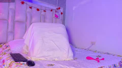 BellaSanderrs online show from April 13, 2:57 am