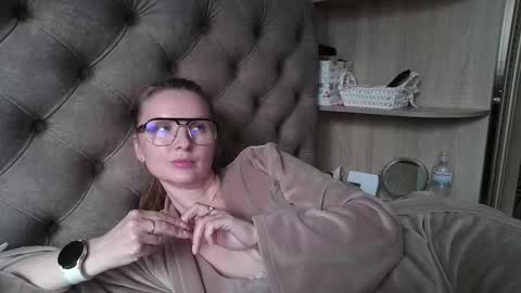 Amelia online show from September 25, 2:27 pm