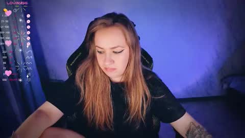 Your Annabelle Wolf  online show from September 10, 7:25 pm