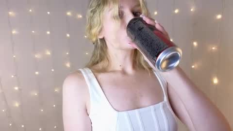 Vicki online show from November 26, 6:20 pm