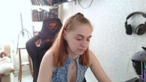 beverly_yay online show from May 18, 5:24 am