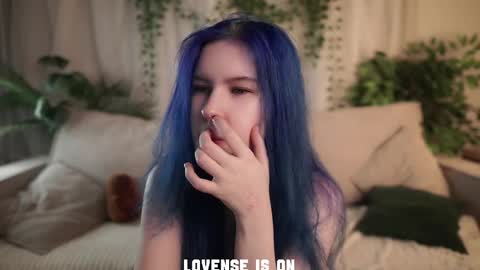 Eliz online show from December 14, 1:44 am