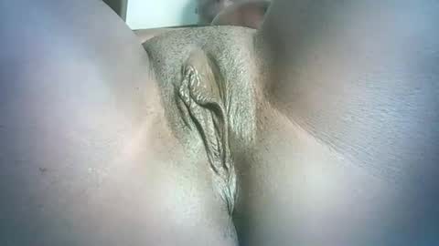 pretty online show from March 1, 1:29 pm