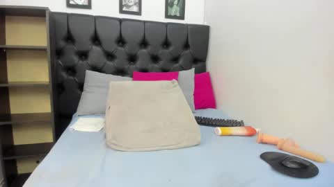 big_ass_18x online show from October 4, 12:44 pm