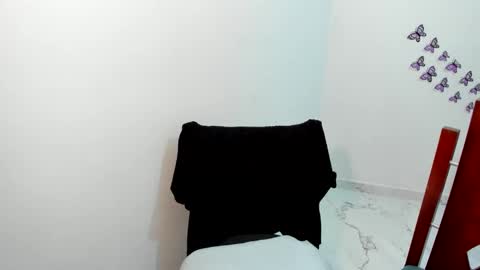 emilia online show from February 8, 1:31 am