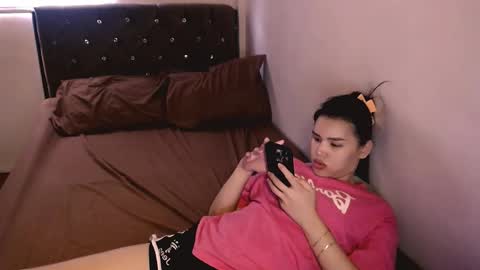 Mia online show from September 17, 5:38 am